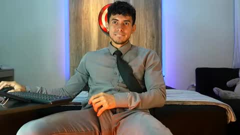 Snapshot of andrew_elliot chatting on 10-13-25, 02:33 Andrew online show from 10-13-25, 02:33