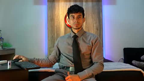 Snapshot of andrew_elliot chatting on 10-20-25, 06:03 Andrew online show from 10-20-25, 06:03