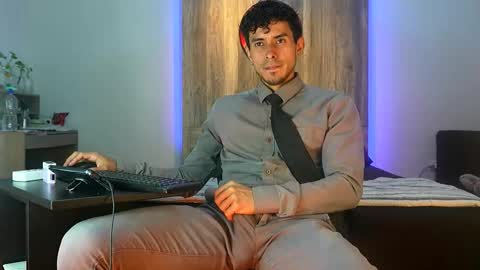 Snapshot of andrew_elliot chatting on 10-27-25, 04:49 Andrew online show from 10-27-25, 04:49