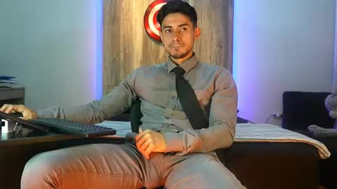 Snapshot of andrew_elliot chatting on 11-04-25, 03:27 Andrew online show from 11-04-25, 03:27