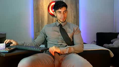 Snapshot of andrew_elliot chatting on 11-08-25, 04:34 Andrew online show from 11-08-25, 04:34