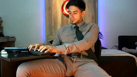 Snapshot of andrew_elliot chatting on 11-13-25, 03:27 Andrew online show from 11-13-25, 03:27