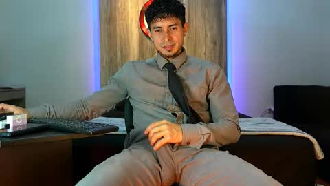 Snapshot of andrew_elliot chatting on 11-14-25, 02:10 Andrew online show from 11-14-25, 02:10