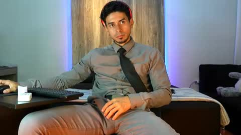 Snapshot of andrew_elliot chatting on 11-16-25, 08:31 Andrew online show from 11-16-25, 08:31