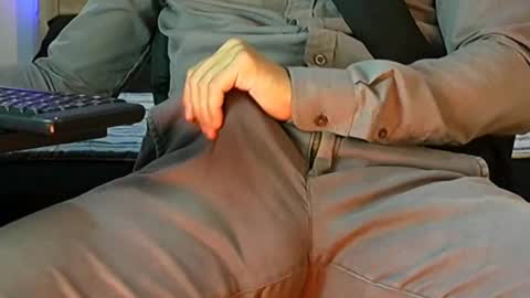 Snapshot of andrew_elliot chatting on 11-22-25, 03:27 Andrew online show from 11-22-25, 03:27