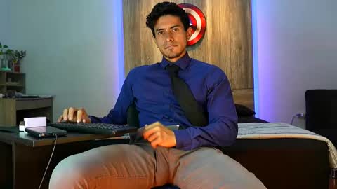 Snapshot of andrew_elliot chatting on 11-29-25, 02:36 Andrew online show from 11-29-25, 02:36