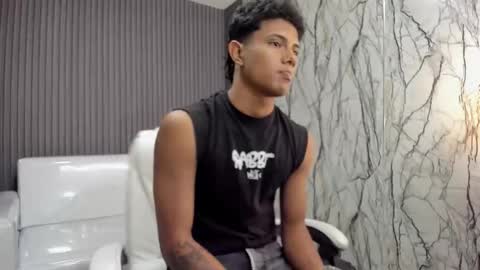 Snapshot of andrew_myersx chatting on 12-19-25, 06:59 ANDREW online show from 12-19-25, 06:59