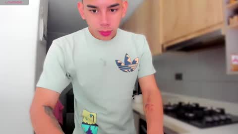 Snapshot of andrew_twink18 chatting on 02-16-25, 07:05 Andrew M. online show from 02-16-25, 07:05