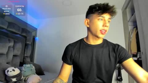 Snapshot of andrew_twink18 chatting on 02-27-25, 03:04 Andrew M. online show from 02-27-25, 03:04