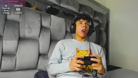 Snapshot of andrew_twink18 chatting on 03-05-25, 04:02 Andrew M. online show from 03-05-25, 04:02