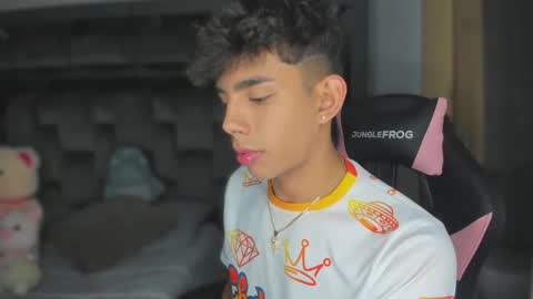 Snapshot of andrew_twink18 chatting on 09-15-25, 02:00 Andrew M. online show from 09-15-25, 02:00