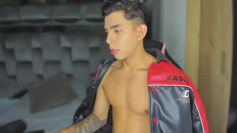 Snapshot of andrew_twink18 chatting on 09-16-25, 12:44 Andrew M. online show from 09-16-25, 12:44