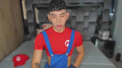 Snapshot of andrew_twink18 chatting on 09-24-25, 09:07 Andrew M. online show from 09-24-25, 09:07