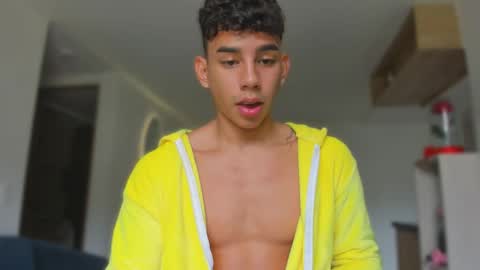 Snapshot of andrew_twink18 chatting on 10-01-25, 05:19 Andrew M. online show from 10-01-25, 05:19