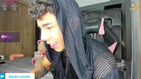 Snapshot of andrew_twink18 chatting on 10-12-25, 01:37 Andrew M. online show from 10-12-25, 01:37