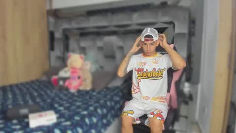 Snapshot of andrew_twink18 chatting on 11-04-25, 05:17 Andrew M. online show from 11-04-25, 05:17