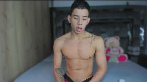 Snapshot of andrew_twink18 chatting on 11-23-25, 09:36 Andrew M. online show from 11-23-25, 09:36