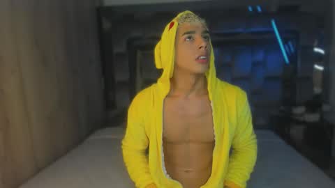 Snapshot of andrew_twink18 chatting on 01-11-26, 10:48 Andrew M. online show from 01-11-26, 10:48