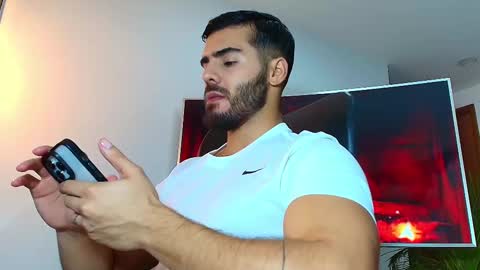 Snapshot of andrew_west_ chatting on 02-17-25, 11:42 ANDREW WEST online show from 02-17-25, 11:42