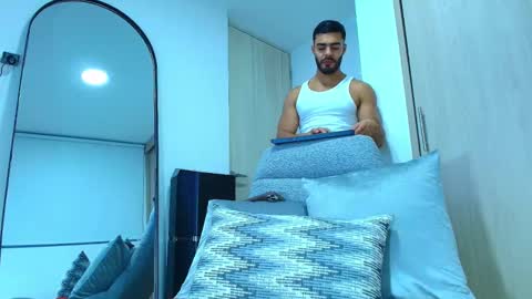 Snapshot of andrew_west_ chatting on 09-17-25, 11:06 ANDREW WEST online show from 09-17-25, 11:06