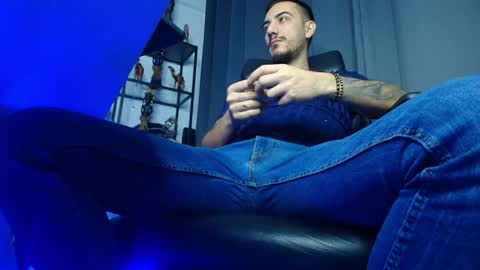 Snapshot of andrewbanner chatting on 02-07-25, 05:20 MasterRomania online show from 02-07-25, 05:20