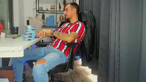 Snapshot of andrewbanner chatting on 02-12-25, 09:31 MasterRomania online show from 02-12-25, 09:31