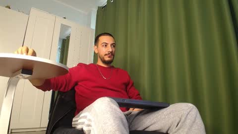 Snapshot of andrewbanner chatting on 11-24-25, 06:02 MasterRomania online show from 11-24-25, 06:02