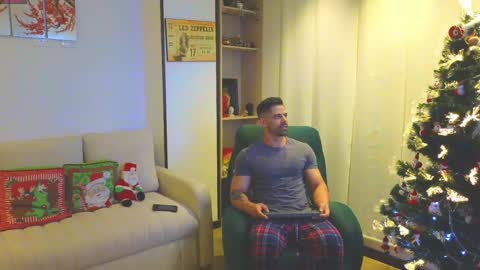 Snapshot of andrewfame chatting on 12-21-24, 11:45 Andrew online show from 12-21-24, 11:45