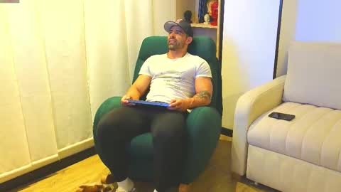 Snapshot of andrewfame chatting on 02-12-25, 02:03 Andrew online show from 02-12-25, 02:03