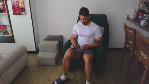 Snapshot of andrewfame chatting on 09-08-25, 10:09 Andrew online show from 09-08-25, 10:09