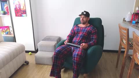 Snapshot of andrewfame chatting on 09-10-25, 01:33 Andrew online show from 09-10-25, 01:33