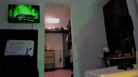 Andrew Johnson online show from 09-22-25, 04:20