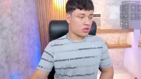 Snapshot of andrewpeach chatting on 09-08-25, 08:19 Andrew online show from 09-08-25, 08:19