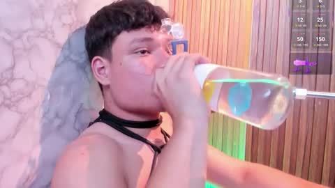 Snapshot of andrewpeach chatting on 09-25-25, 10:35 Andrew online show from 09-25-25, 10:35