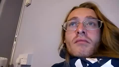 Snapshot of andrewwhitby chatting on 09-28-25, 03:12 andrewwhitby online show from 09-28-25, 03:12