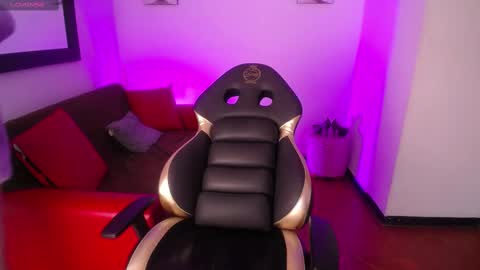 Snapshot of androm3da_ chatting on 09-28-25, 12:27 androm3da_ online show from 09-28-25, 12:27