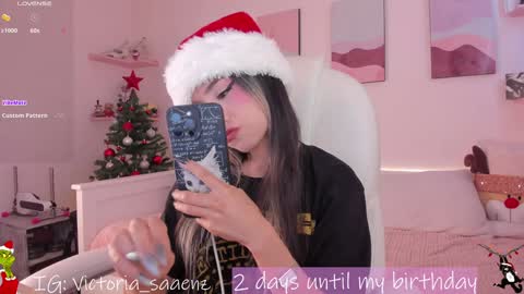 Victoria Senz  online show from 12-11-24, 01:39