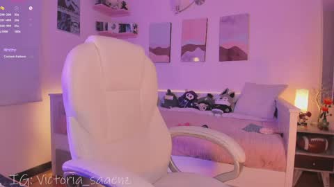 Victoria Senz  online show from 04-11-26, 03:49