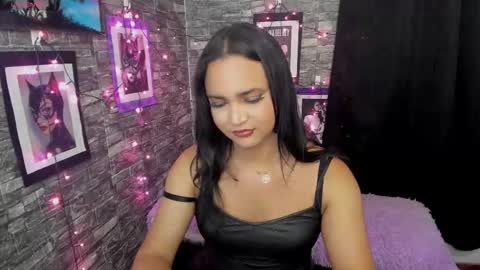 Snapshot of andrys_hot chatting on 11-19-25, 02:22 Andrys online show from 11-19-25, 02:22