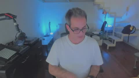 Snapshot of andy0pandi chatting on 04-17-26, 02:14 Andrew online show from 04-17-26, 02:14