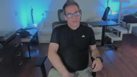 Snapshot of andy0pandi chatting on 04-25-26, 02:25 Andrew online show from 04-25-26, 02:25