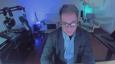 Snapshot of andy0pandi chatting on 07-19-26, 10:52 Andrew online show from 07-19-26, 10:52