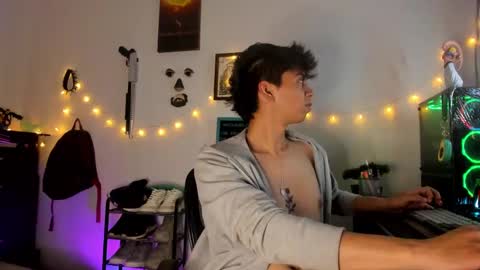 andy_guez_11 online show from 12-16-24, 01:11