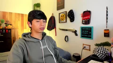 andy_guez_11 online show from 02-24-25, 10:04