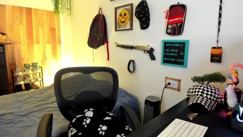 andy_guez_11 online show from 02-24-25, 01:10