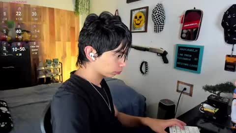 andy_guez_11 online show from 02-25-25, 11:30