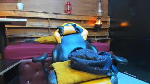 Snapshot of andy_staar chatting on 12-19-24, 01:18 andres online show from 12-19-24, 01:18