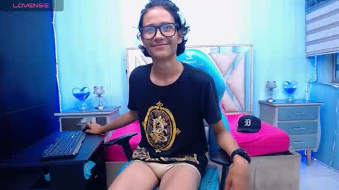 Snapshot of andy_staar18 chatting on 10-02-25, 11:28 andy online show from 10-02-25, 11:28