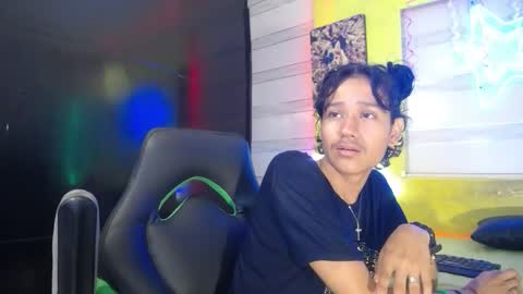 Snapshot of andy_staar18 chatting on 10-24-25, 11:06 andy online show from 10-24-25, 11:06