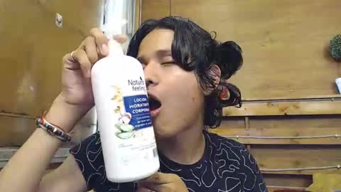 Snapshot of andy_staar18 chatting on 11-20-25, 07:35 andy online show from 11-20-25, 07:35